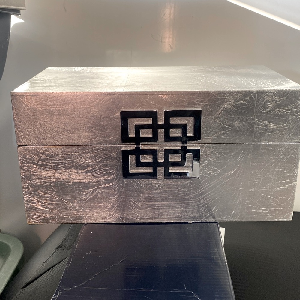 listing-status-banner